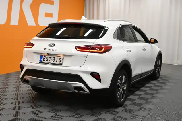 Valkoinen Viistoperä, Kia XCeed – EST-316