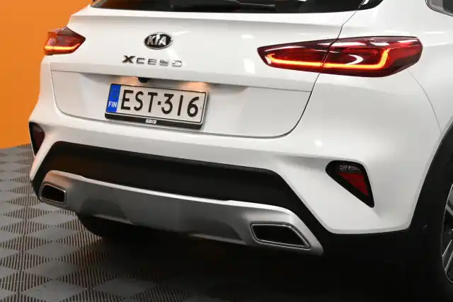 Valkoinen Viistoperä, Kia XCeed – EST-316