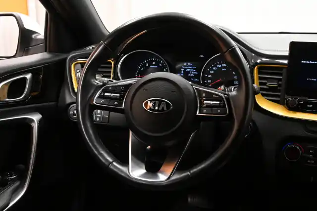 Valkoinen Viistoperä, Kia XCeed – EST-316