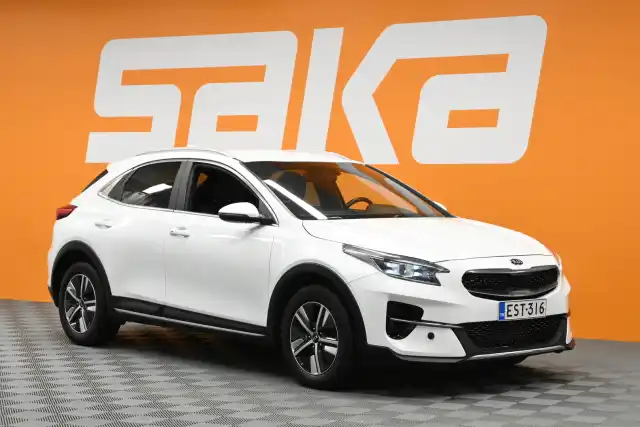 Valkoinen Viistoperä, Kia XCeed – EST-316