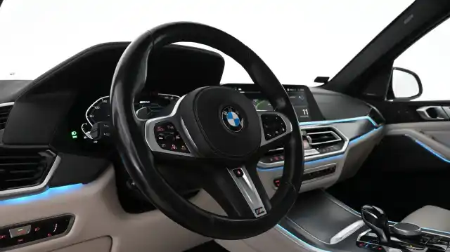 Harmaa Maastoauto, BMW X5 – EST-359