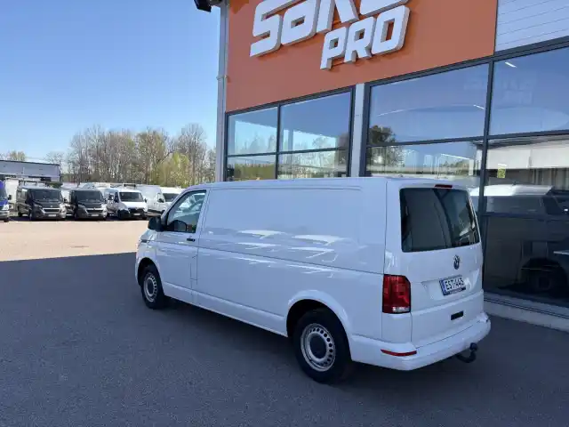 Valkoinen Pakettiauto, Volkswagen Transporter – EST-443