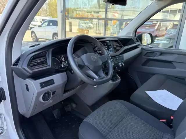Valkoinen Pakettiauto, Volkswagen Transporter – EST-443