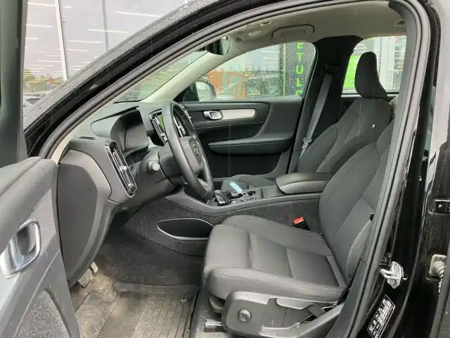 Musta Maastoauto, Volvo XC40 – EST-467