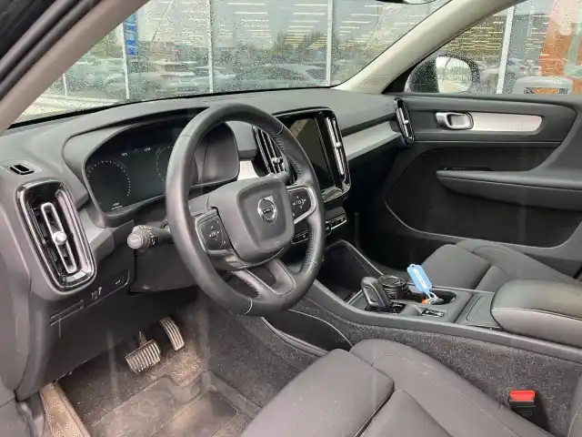 Musta Maastoauto, Volvo XC40 – EST-467