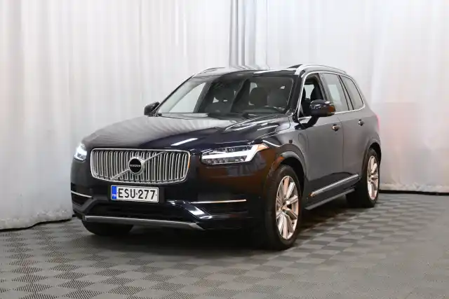 Sininen Maastoauto, Volvo XC90 – ESU-277