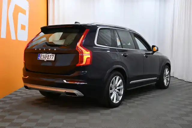 Sininen Maastoauto, Volvo XC90 – ESU-277