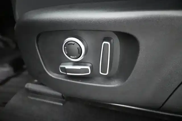 Harmaa Maastoauto, Land Rover Discovery Sport – ESU-449