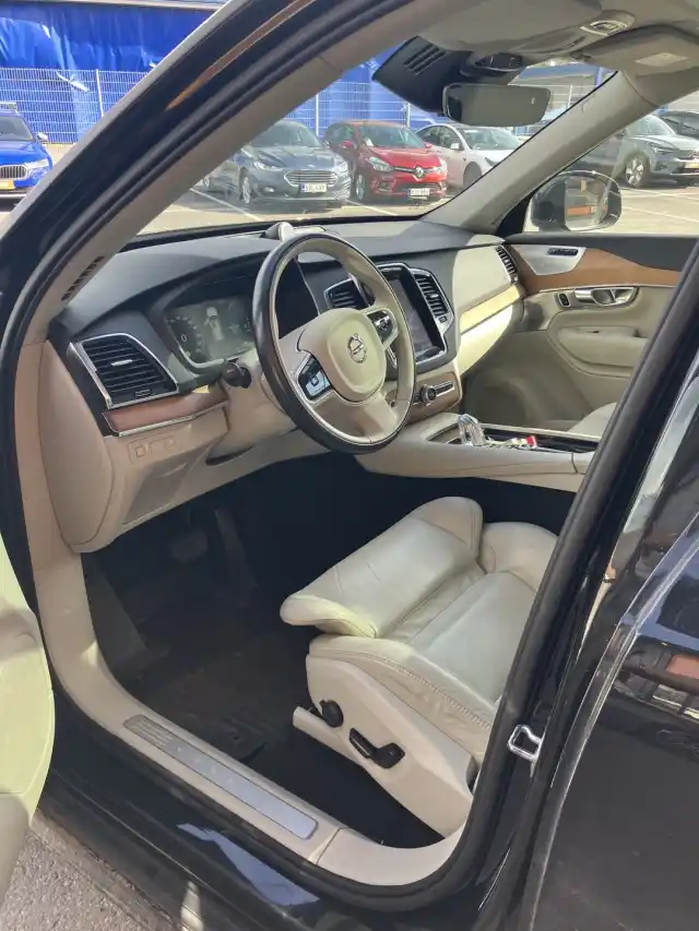 Musta Maastoauto, Volvo XC90 – ESU-458