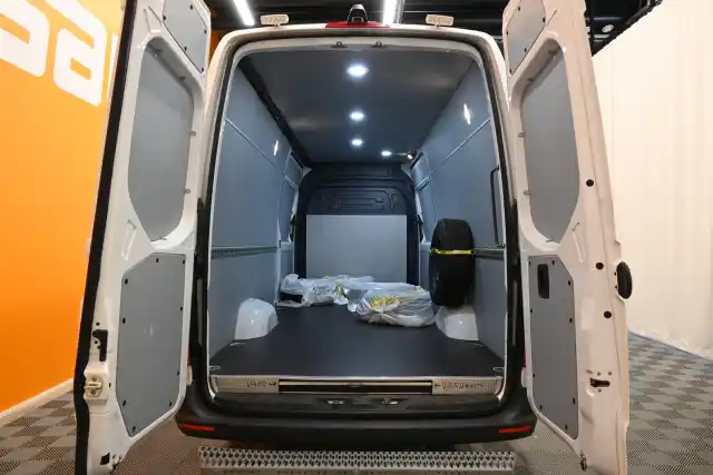 Valkoinen Pakettiauto, Mercedes-Benz Sprinter – ESV-412