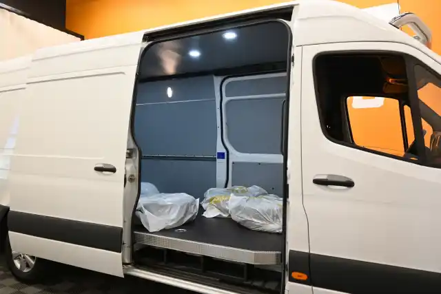 Valkoinen Pakettiauto, Mercedes-Benz Sprinter – ESV-412