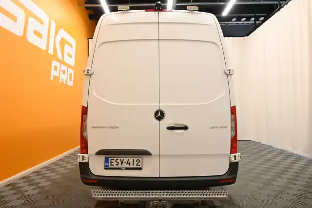 Valkoinen Pakettiauto, Mercedes-Benz Sprinter – ESV-412