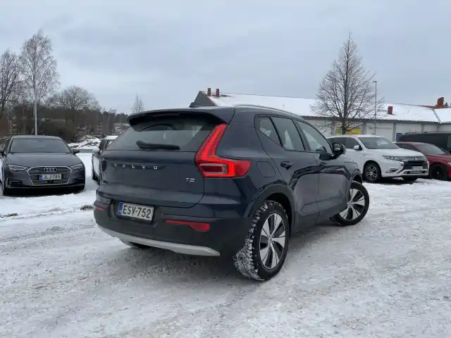 Sininen Maastoauto, Volvo XC40 – ESV-752