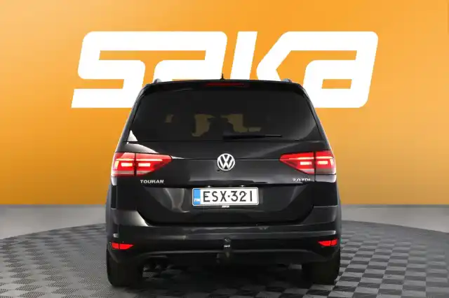 Musta Tila-auto, Volkswagen Touran – ESX-321