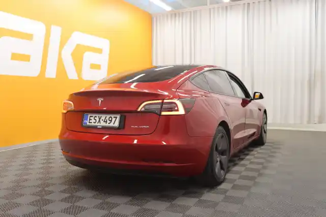 Punainen Sedan, Tesla Model 3 – ESX-497