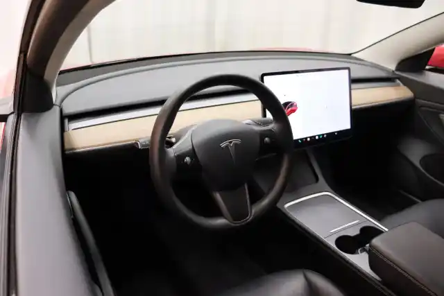 Punainen Sedan, Tesla Model 3 – ESX-497