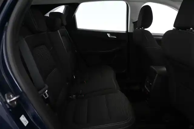 Sininen Maastoauto, Ford Kuga – ESX-506