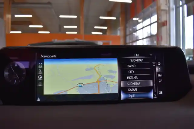Sininen Viistoperä, Lexus UX – ESX-813