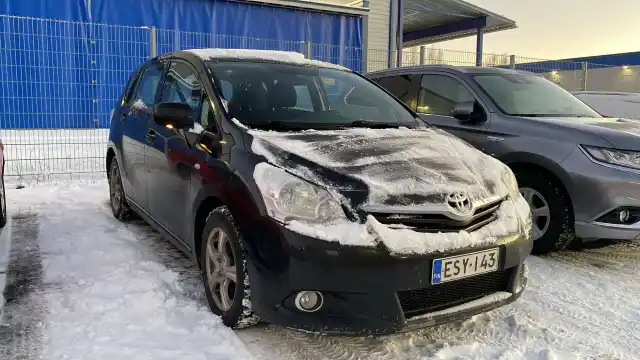 Musta Tila-auto, Toyota Verso – ESY-143