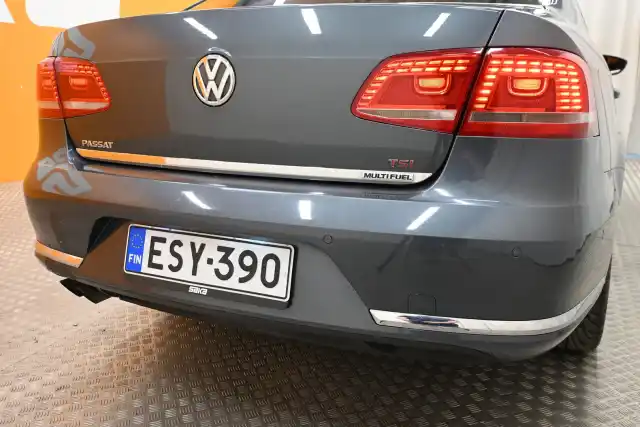 Harmaa Sedan, Volkswagen Passat – ESY-390