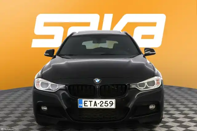 Musta Farmari, BMW 330 – ETA-259