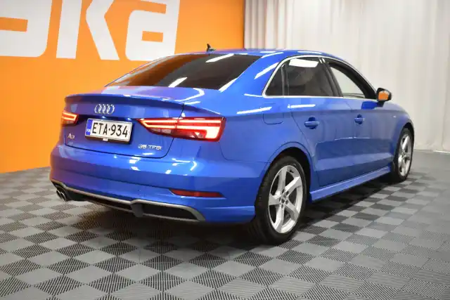 Sininen Sedan, Audi A3 – ETA-934