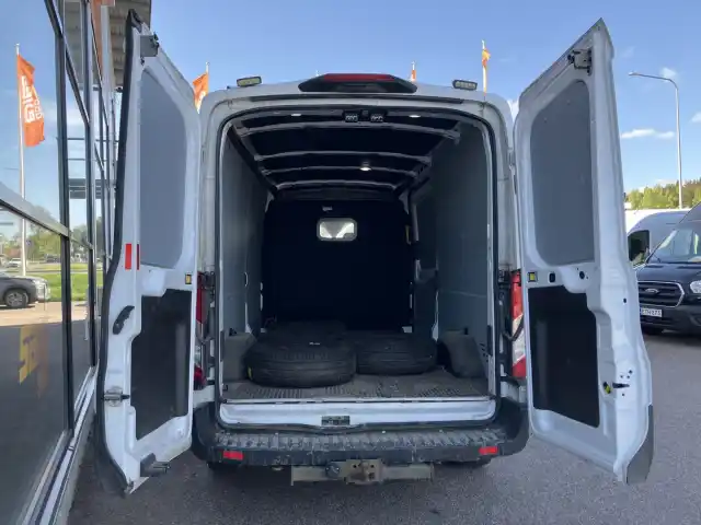 Valkoinen Pakettiauto, Ford Transit – ETB-420
