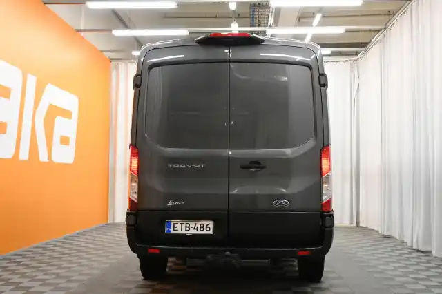 Harmaa Henkilöauto, Ford Transit – ETB-486