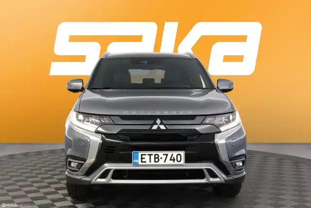 Harmaa Maastoauto, Mitsubishi Outlander PHEV – ETB-740