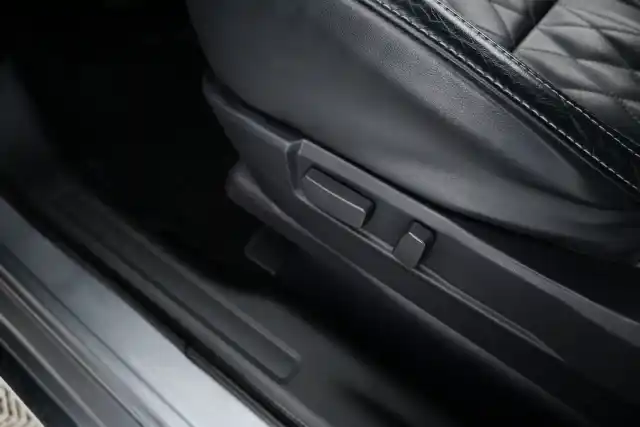 Harmaa Maastoauto, Mitsubishi Outlander PHEV – ETB-740