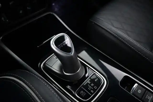 Harmaa Maastoauto, Mitsubishi Outlander PHEV – ETB-740