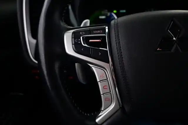 Harmaa Maastoauto, Mitsubishi Outlander PHEV – ETB-740