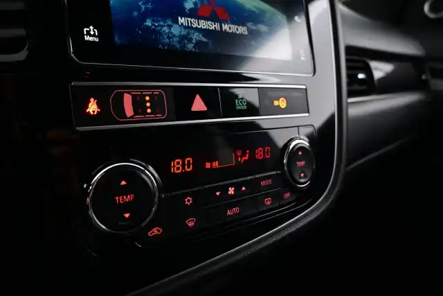 Harmaa Maastoauto, Mitsubishi Outlander PHEV – ETB-740