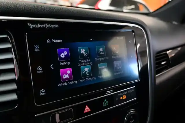 Harmaa Maastoauto, Mitsubishi Outlander PHEV – ETB-740