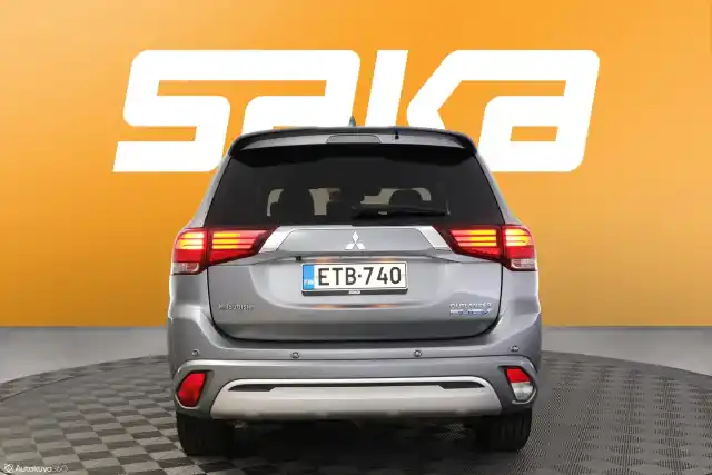 Harmaa Maastoauto, Mitsubishi Outlander PHEV – ETB-740
