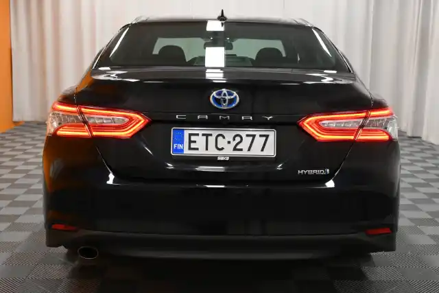 Musta Sedan, Toyota Camry – ETC-277