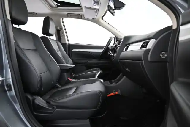 Harmaa Maastoauto, Mitsubishi Outlander PHEV – ETC-758