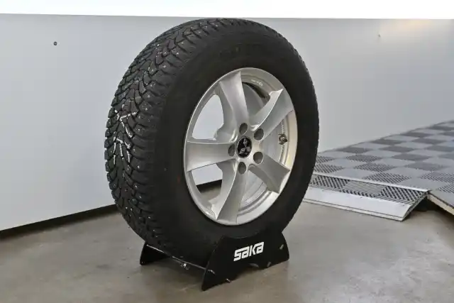 Harmaa Maastoauto, Mitsubishi Outlander PHEV – ETC-758