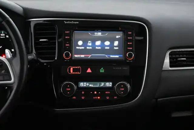 Harmaa Maastoauto, Mitsubishi Outlander PHEV – ETC-758