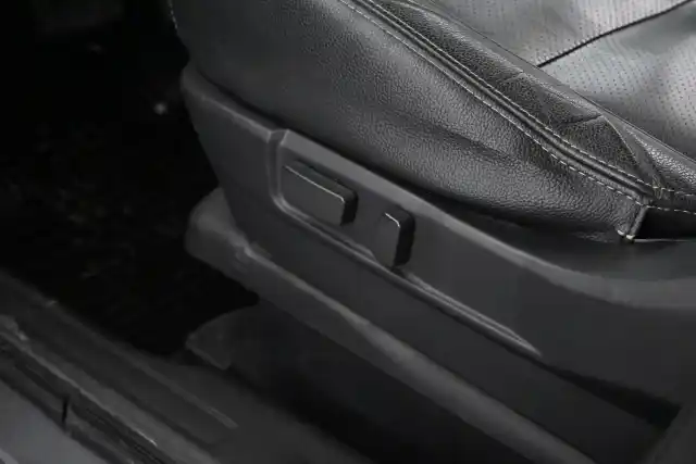 Harmaa Maastoauto, Mitsubishi Outlander PHEV – ETC-758