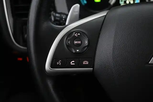 Harmaa Maastoauto, Mitsubishi Outlander PHEV – ETC-758