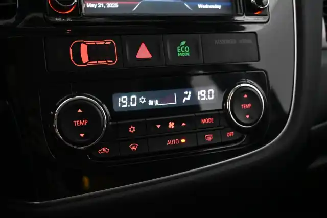 Harmaa Maastoauto, Mitsubishi Outlander PHEV – ETC-758