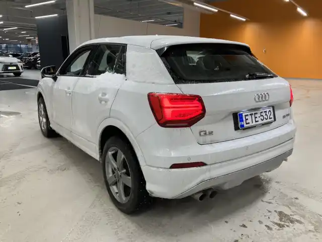 Valkoinen Maastoauto, Audi Q2 – ETE-532