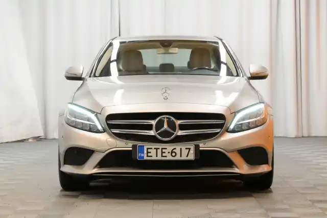 Harmaa Sedan, Mercedes-Benz C – ETE-617