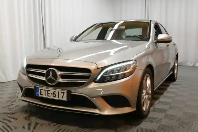 Harmaa Sedan, Mercedes-Benz C – ETE-617