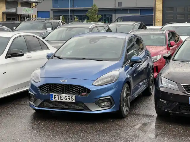 Sininen Viistoperä, Ford Fiesta – ETE-695