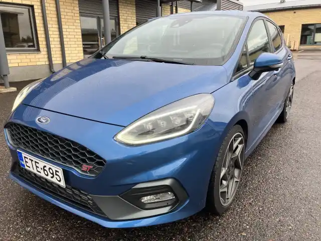 Sininen Viistoperä, Ford Fiesta – ETE-695