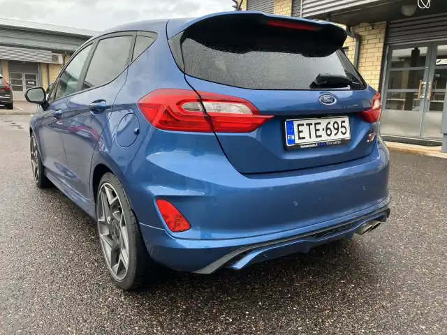 Sininen Viistoperä, Ford Fiesta – ETE-695