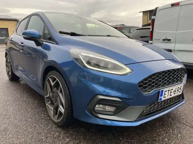 Sininen Viistoperä, Ford Fiesta – ETE-695