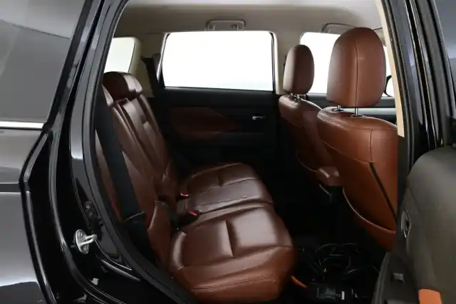 Musta Maastoauto, Mitsubishi Outlander – ETE-977
